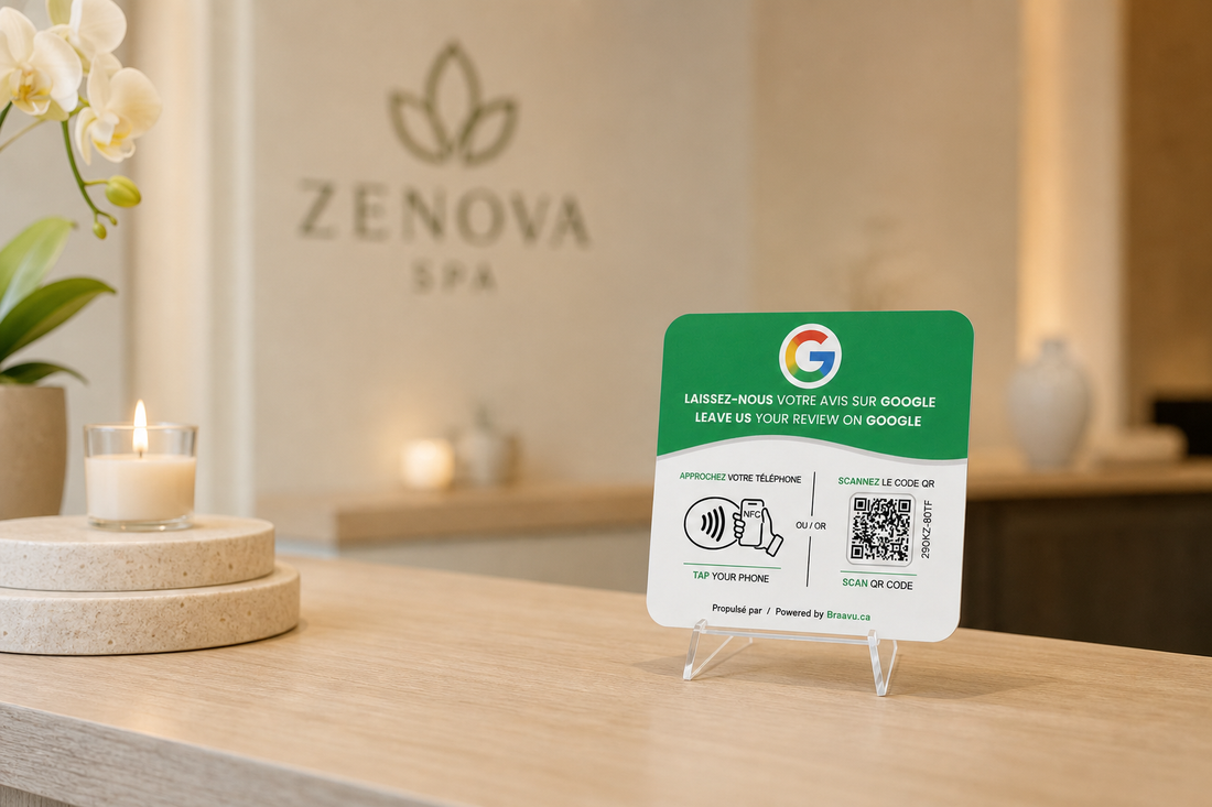 Une plaque d'avis Google Braavu sur le comptoir d'un commerce
